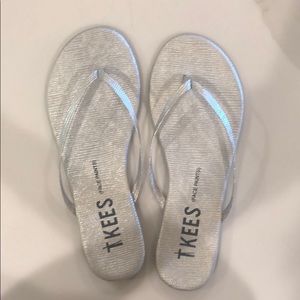 Tkees face paints leather flip flops